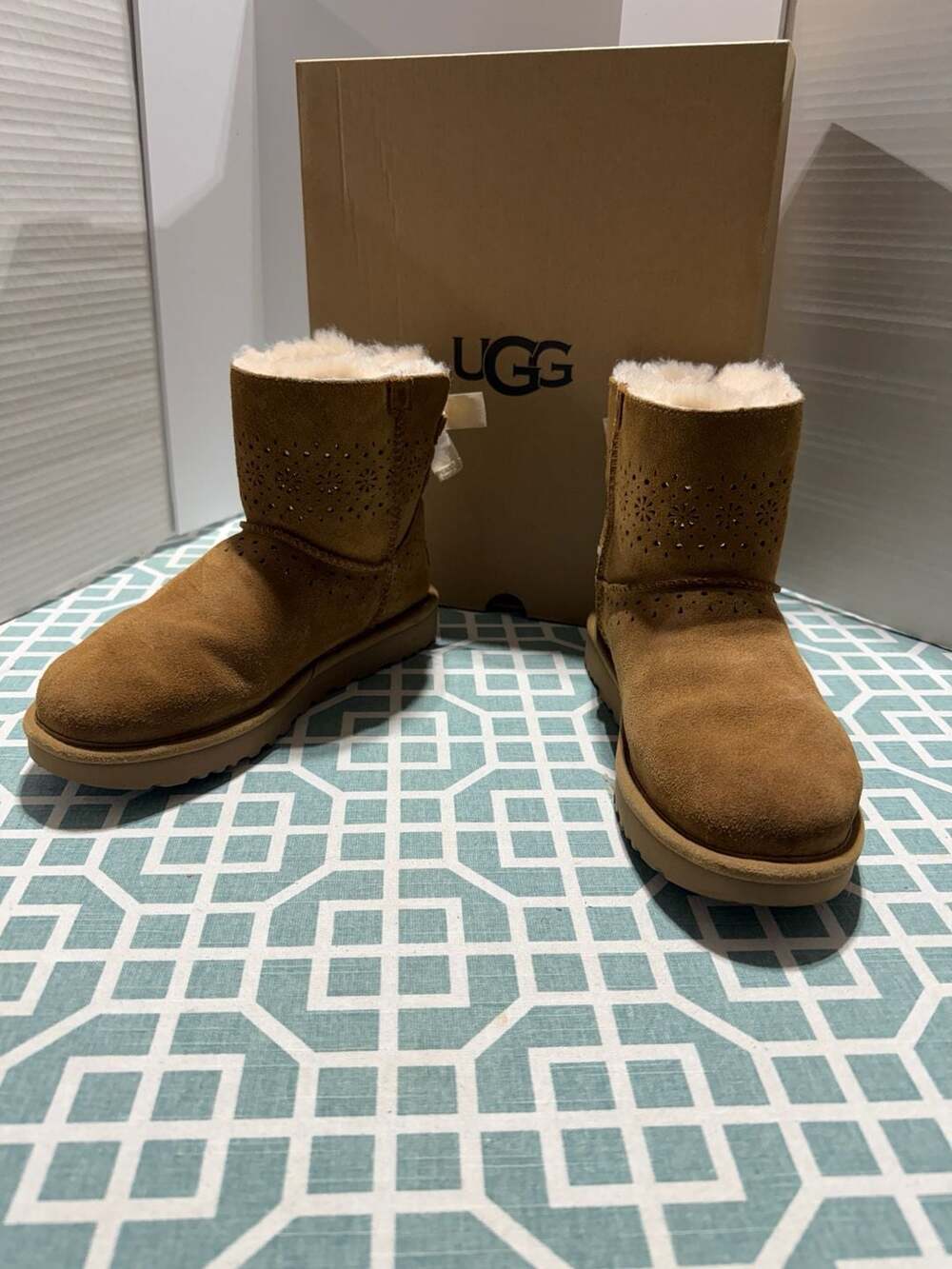UGG Dae Sunshine Perf Size 7 Chestnut Boots